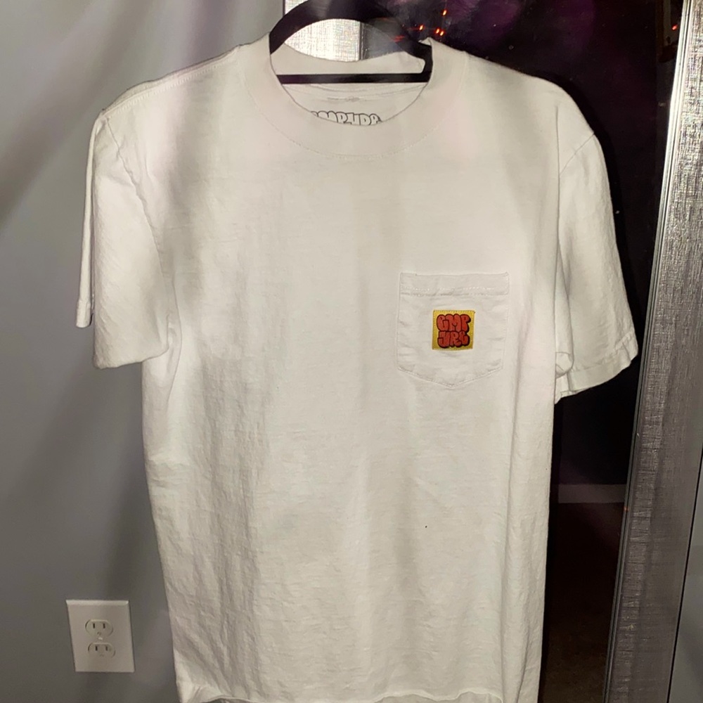 This shirt doesn’t fit me anymore I just need to get rid of it. I paid $50.